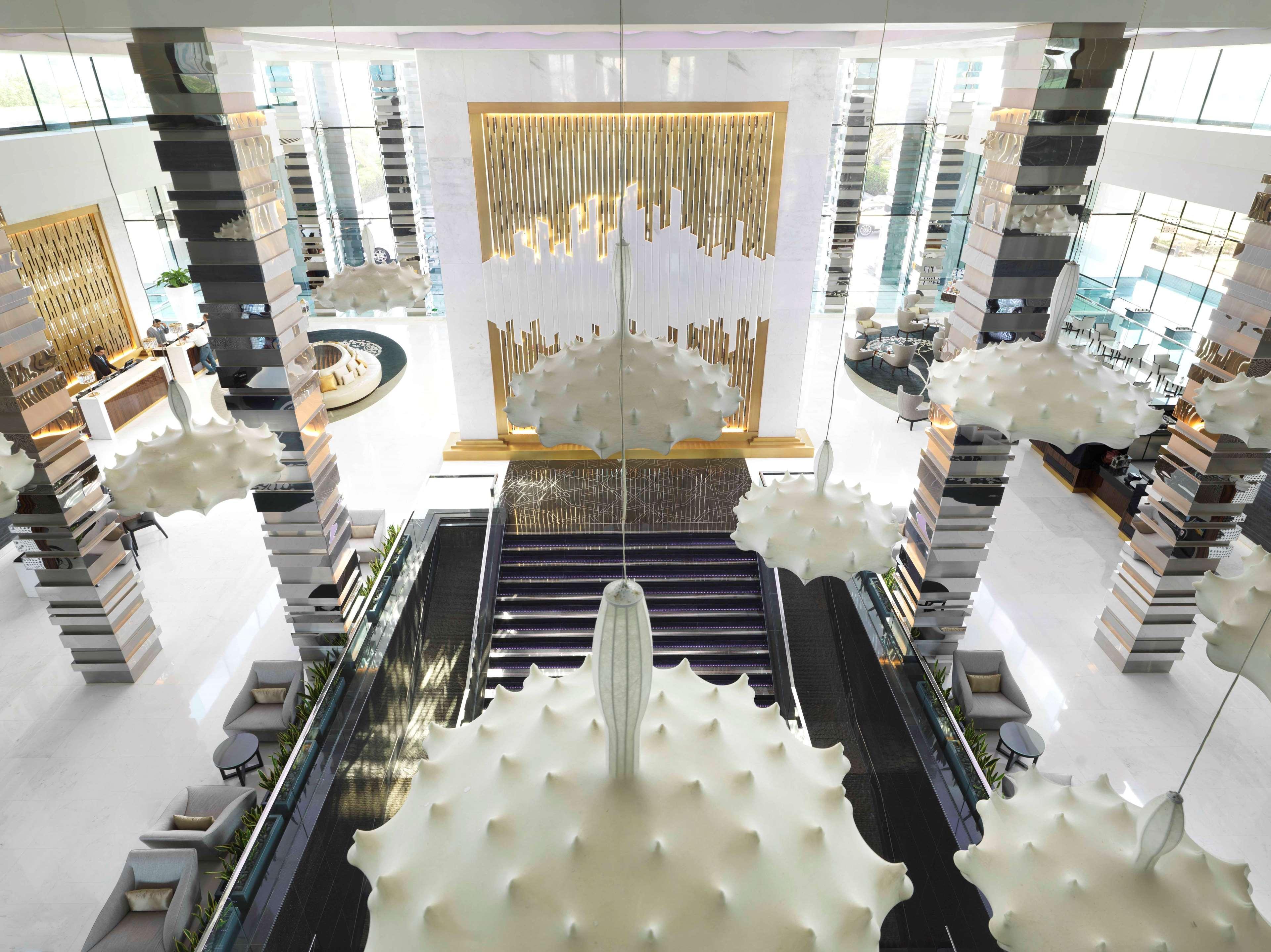 ホテル フェアモント バーブ アル バハール アブダビ エクステリア 写真 The lobby of the hotel
