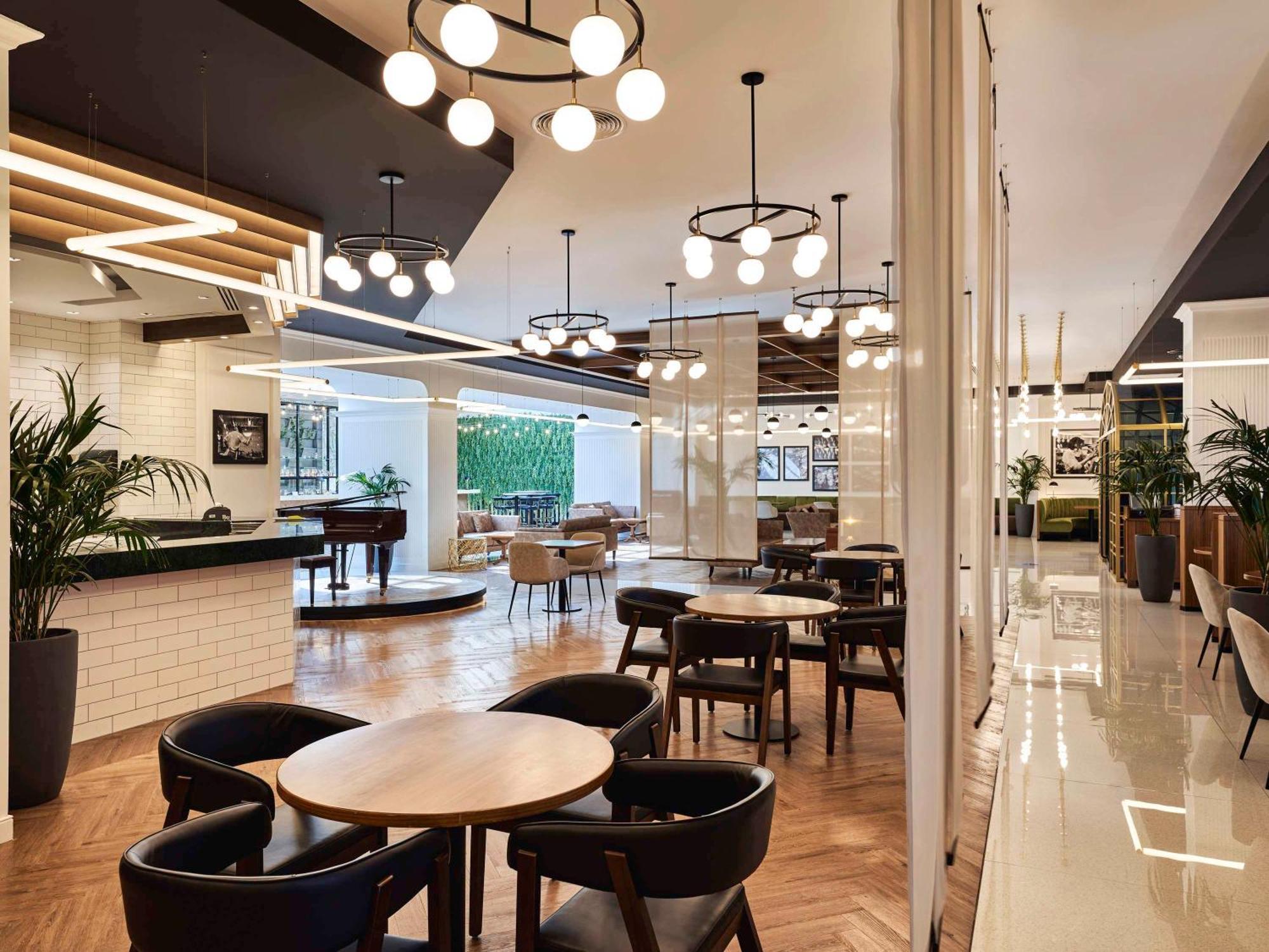 ホテル フェアモント バーブ アル バハール アブダビ エクステリア 写真 The lounge at Istanbul Ataturk Airport