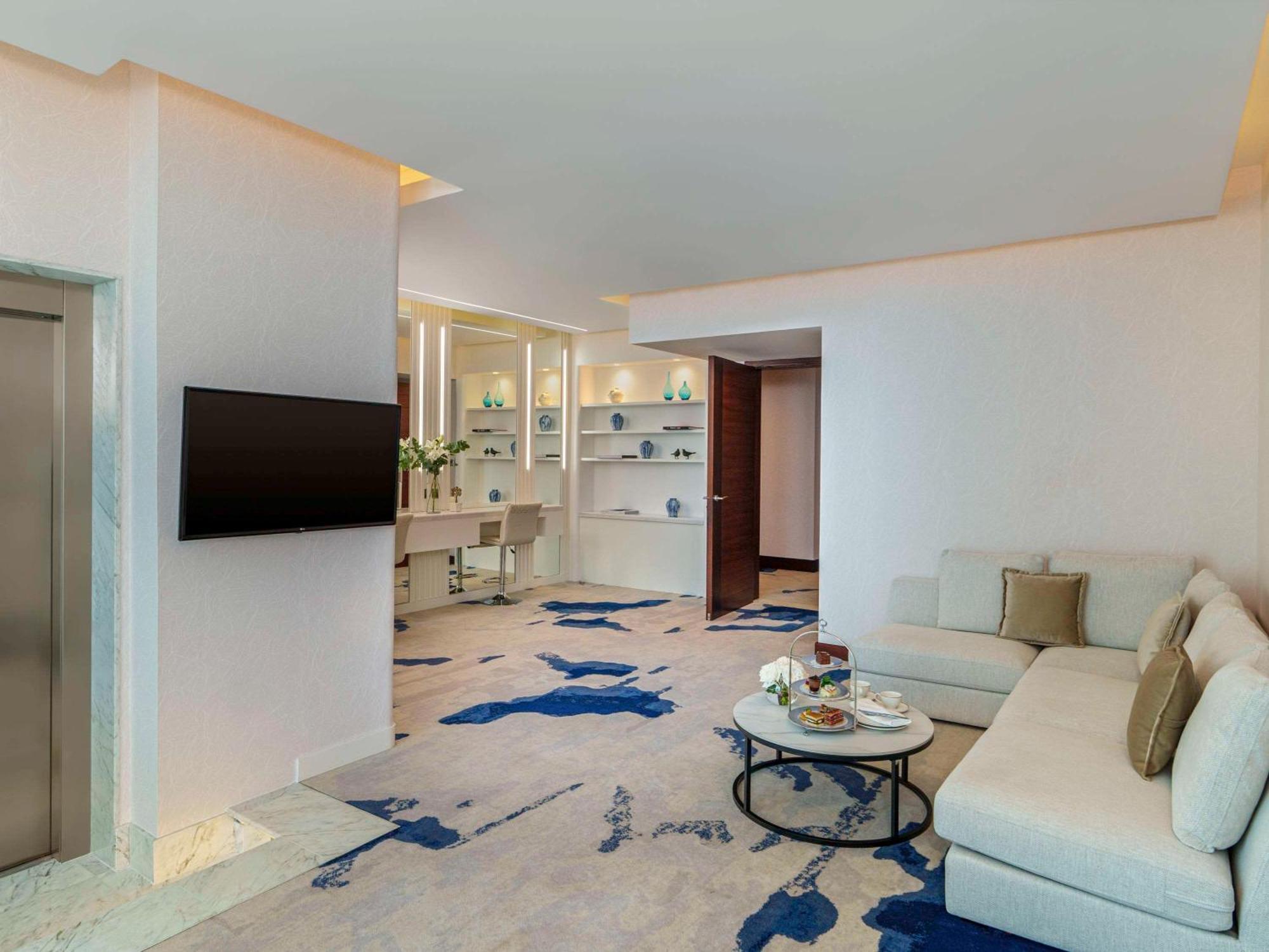 ホテル フェアモント バーブ アル バハール アブダビ エクステリア 写真 A suite at the hotel