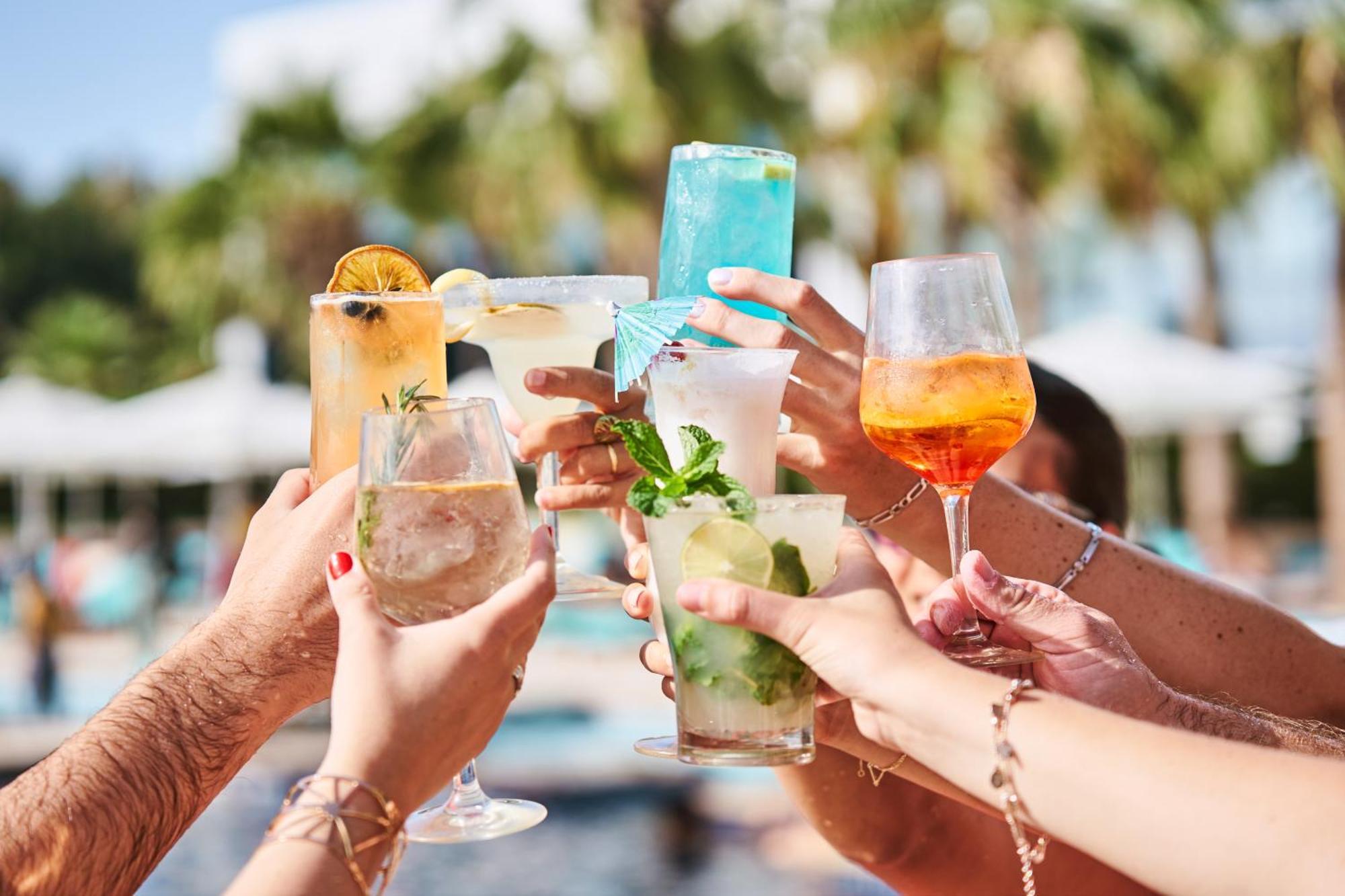 ホテル フェアモント バーブ アル バハール アブダビ エクステリア 写真 Cocktails