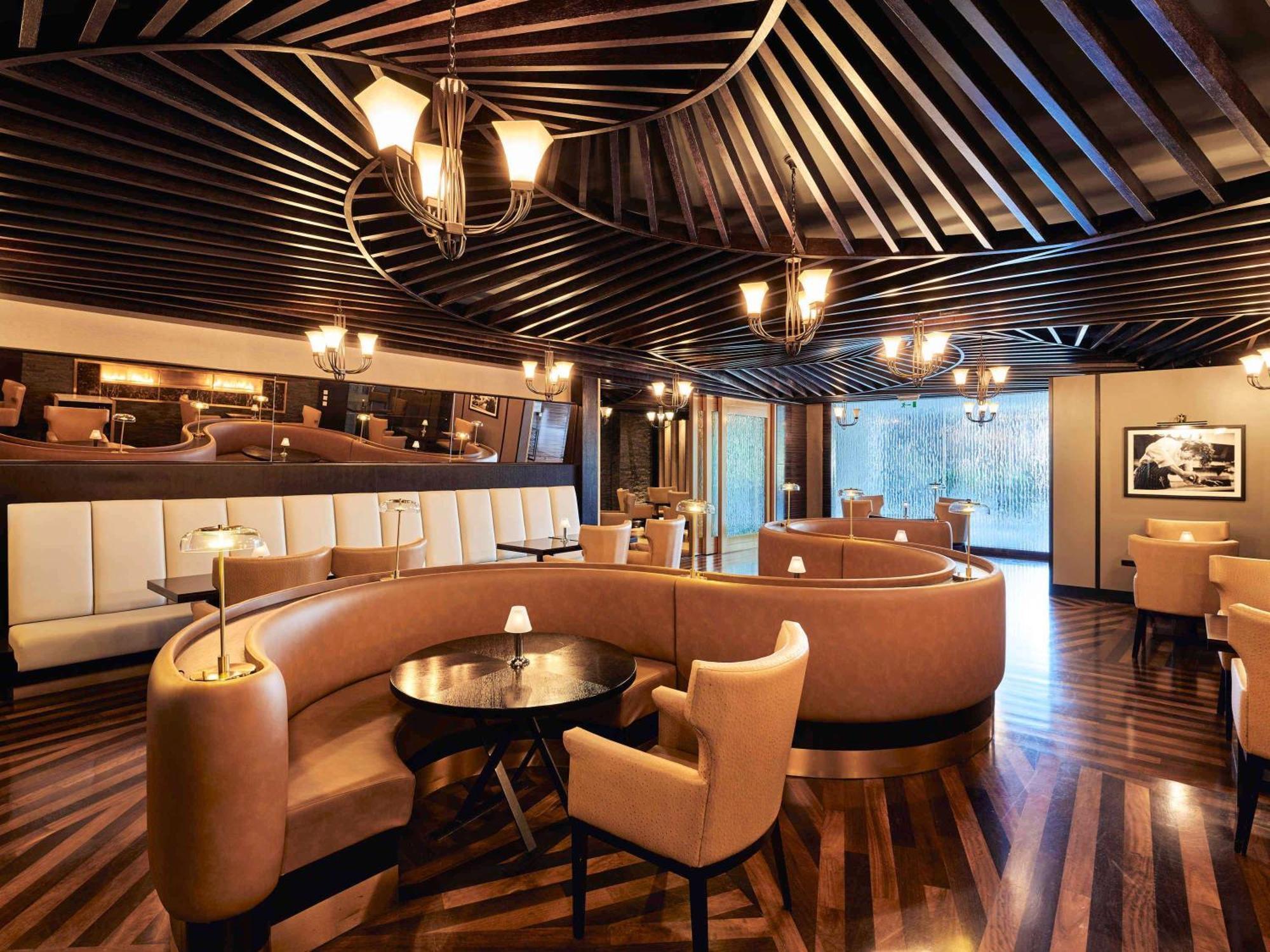 ホテル フェアモント バーブ アル バハール アブダビ エクステリア 写真 The interior of the restaurant