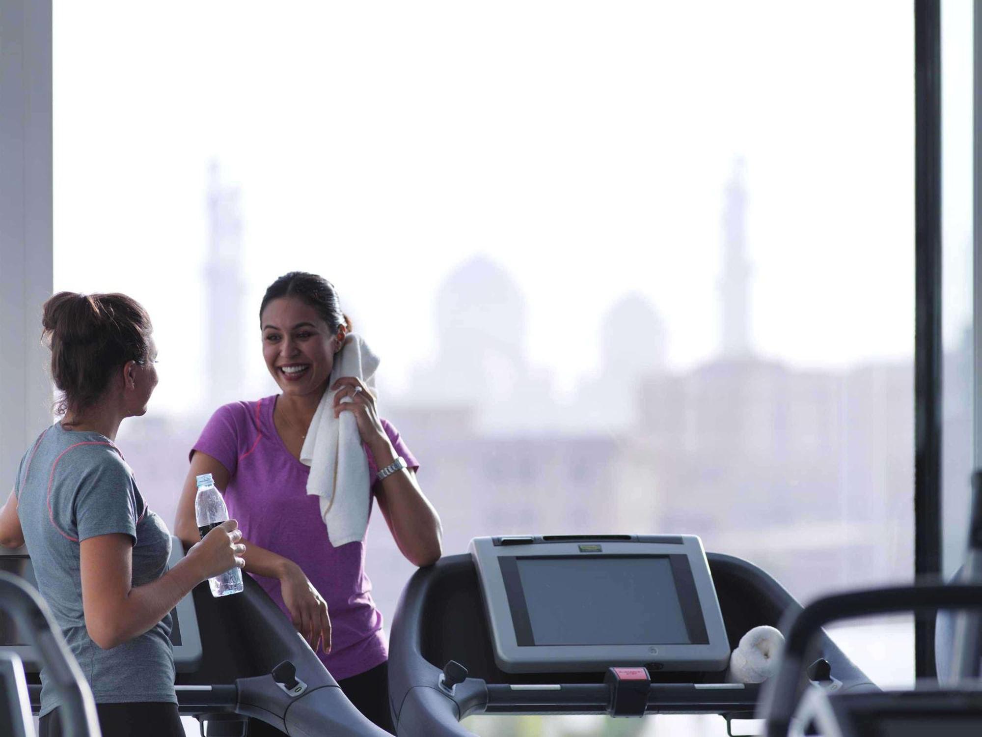 ホテル フェアモント バーブ アル バハール アブダビ エクステリア 写真 A treadmill