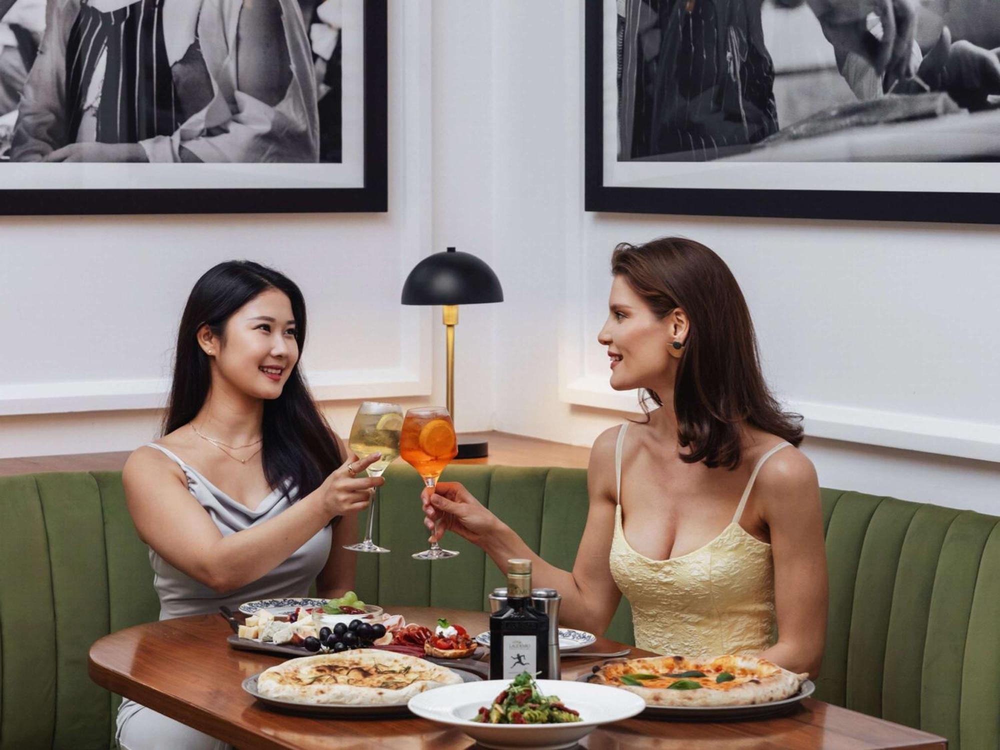 ホテル フェアモント バーブ アル バハール アブダビ エクステリア 写真 The restaurant's interior
